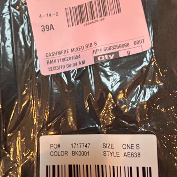 J. Crew NIP 100% Cashmere Winter Scarf with Ribbed Pattern, Black - Picture 4 of 4